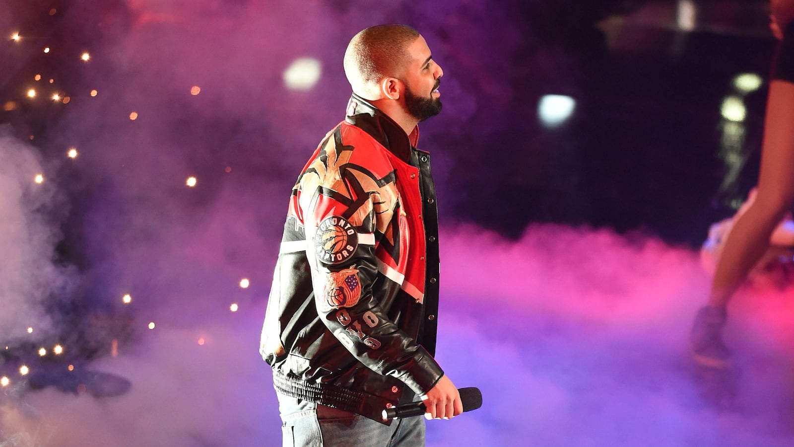 170812-drake-future-lawsuit-assault-cheat_uhrofm