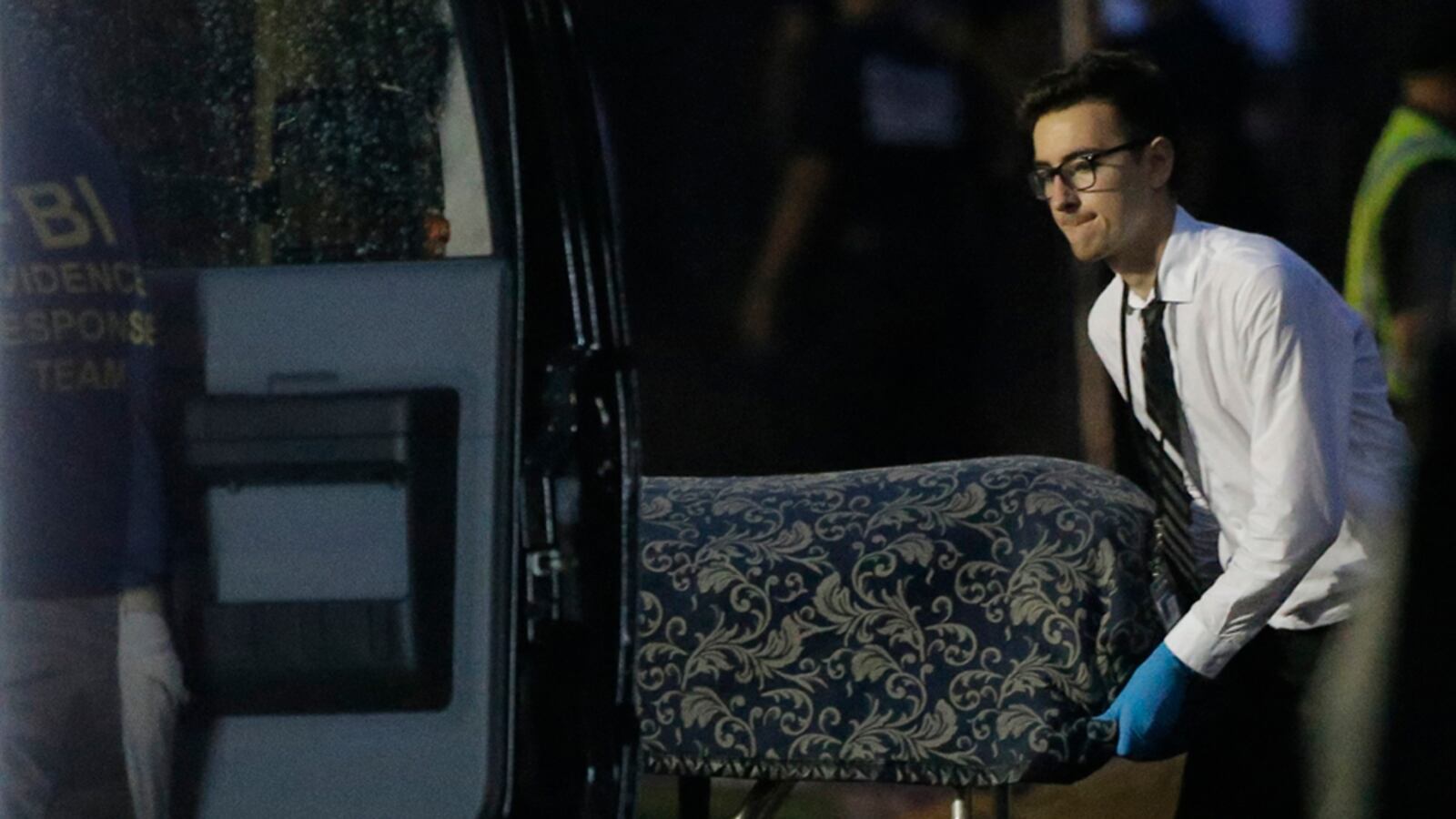 cheats/2016/06/13/bodies-removed-after-orlando-attack/160613-pulse-shooting-coroner_bpgyiv