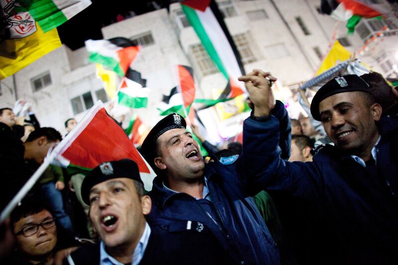 galleries/2012/12/01/palestinians-party-after-u-n-recognizes-palestine-as-a-non-member-state-photos/palestine-celebrates-un-6_golbhk