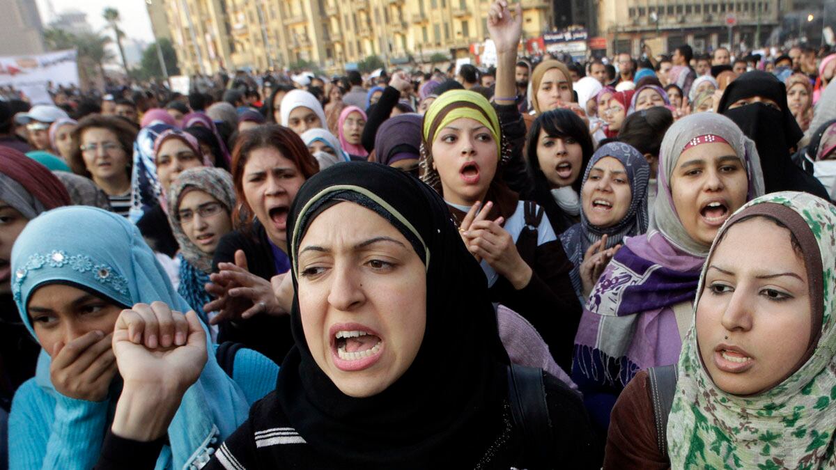 cheats/2011/11/22/egypt-s-cabinet-offers-to-resign/egypt-fall-protests-cabinet-offers-resignation-cheat_xf5fbh