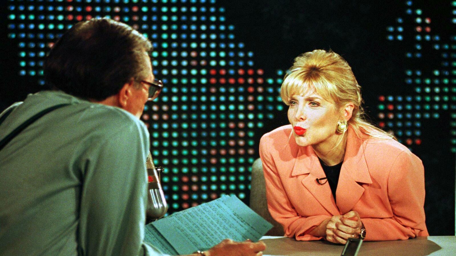 articles/2016/09/25/trump-campaign-struggles-to-explain-gennifer-flowers-invite/160925-nuzzi-kucinich-tease_ycalsx