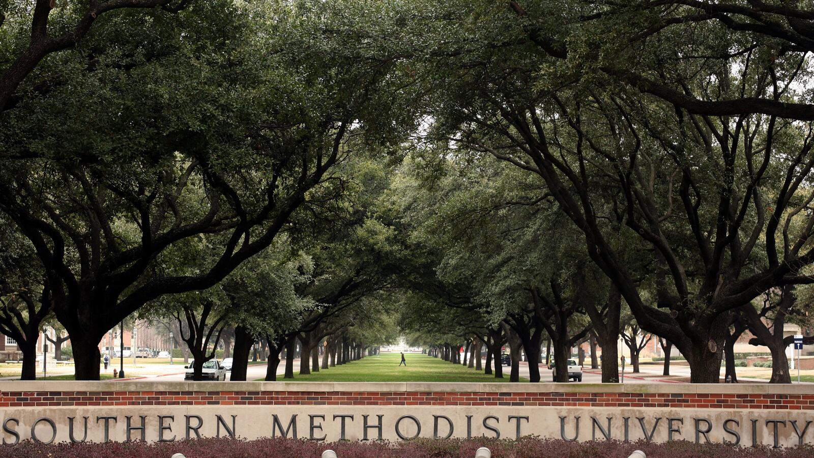 cheats/2012/05/29/robbery-suspect-falls-from-crane/smu-dallas-crane-cheat_nvux9a