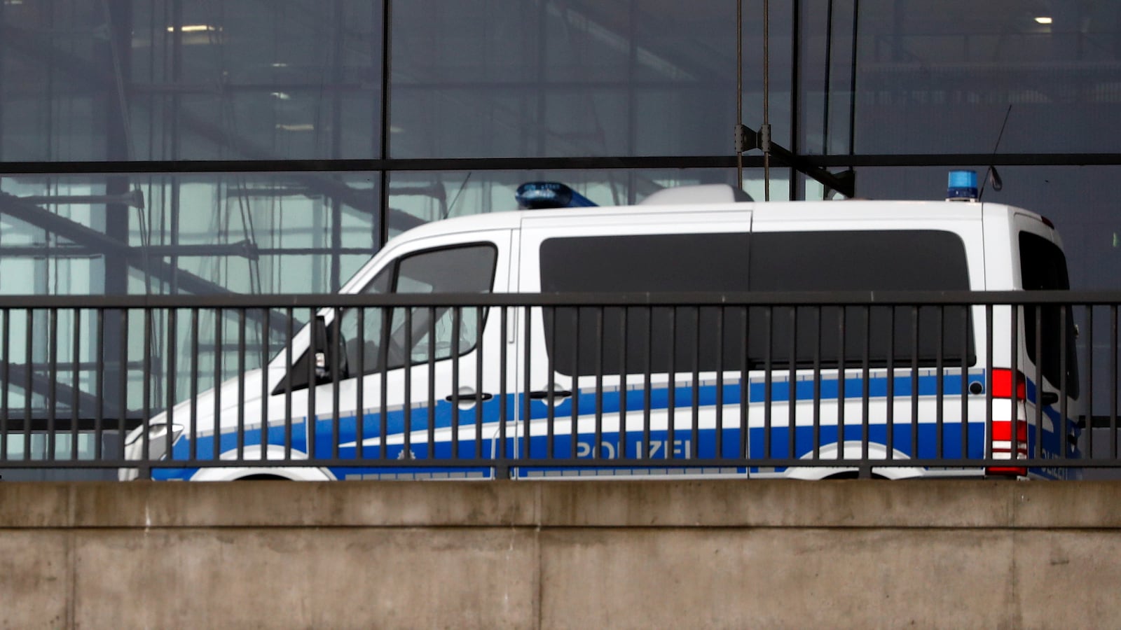 2020-10-31T080907Z_265024692_RC2KTJ9MFOY5_RTRMADP_3_GERMANY-AIRPORT-BERLIN_zdv4k6