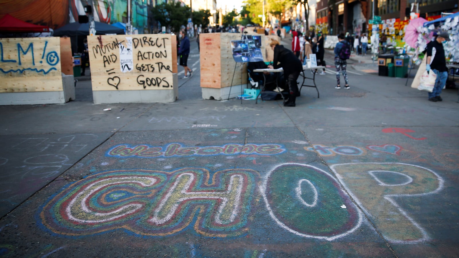 2020-06-17T000000Z_529179410_RC2TAH98GSON_RTRMADP_3_MINNEAPOLIS-POLICE-PROTESTS-SEATTLE_kfno30