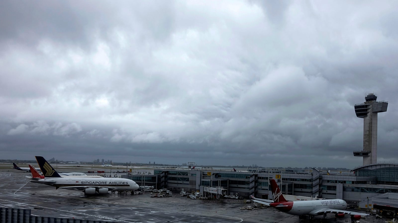 cheats/2017/02/21/11-people-get-through-unattended-security-checkpoint-at-jfk/170220-jfk-security-mishap-cheat_qpxvsp