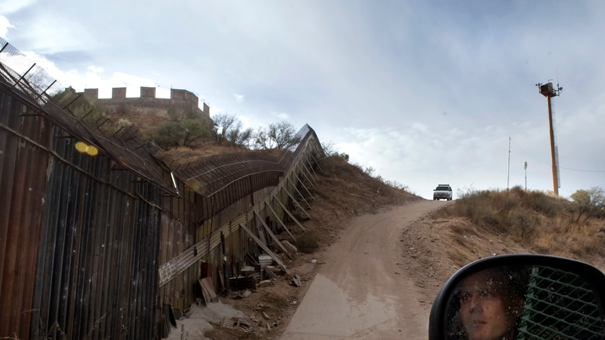 articles/2012/05/09/jan-brewer-other-arizona-officials-weigh-wider-impact-of-new-border-strategy/arizona-border-patrol-greene-sterling_ytjk3a