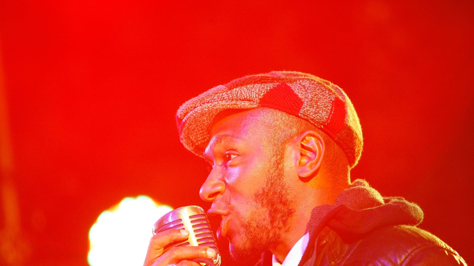 cheats/2016/01/15/mos-def-arrested-in-south-africa/160114-cheat-mosdef_qknrlg
