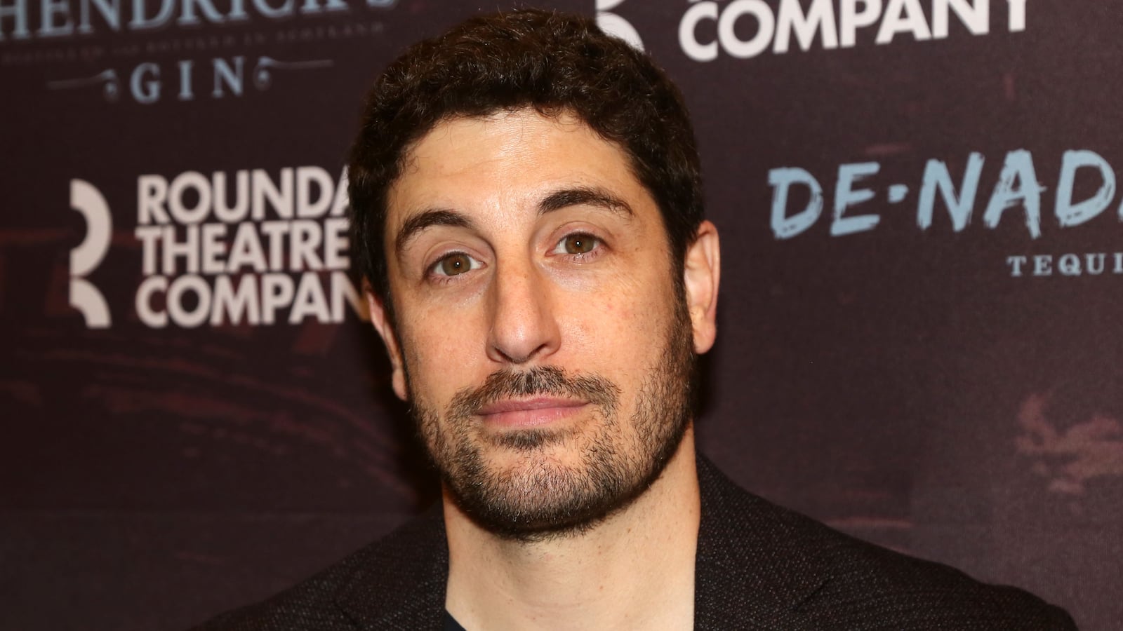 Jason Biggs poses in 2023.
