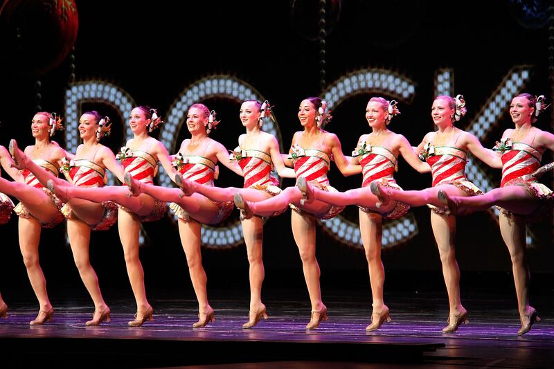 galleries/2012/11/28/sandy-vs-santa-a-tale-of-two-holidays-photos/entertainment-holiday-vs-sandy1_je4ztc