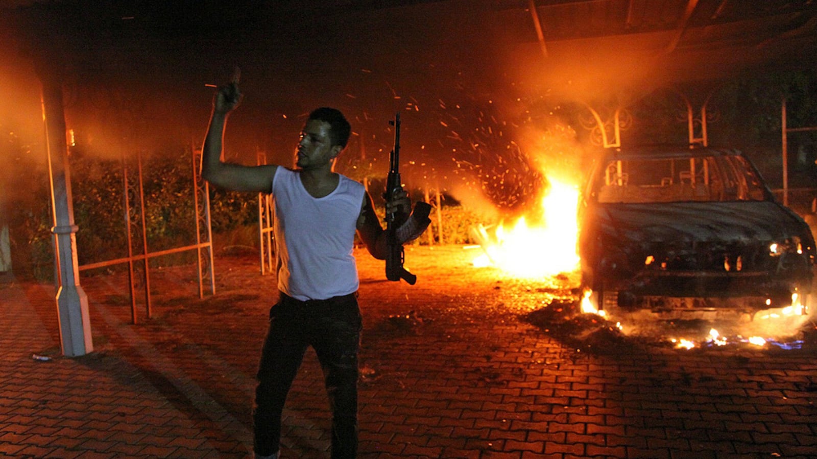 cheats/2012/09/12/libya-u-s-ambassador-killed/us-consulate-libya-attacked-cheat_jdwvef