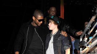 galleries/2011/02/16/world-according-to-justin-bieber/world-accoring-to-bieber---stairs_bmz8ds