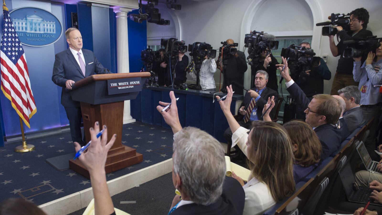 cheats/2017/01/31/secret-rules-enable-spying-on-reporters/170131-press-information-fbi_fcecyh