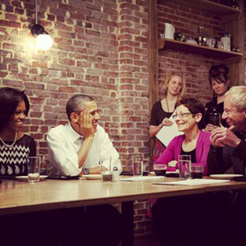 galleries/2012/04/24/justin-bieber-obama-and-more-stars-to-follow-on-instagram-photos/instagram-celebs-obama_u8skjo