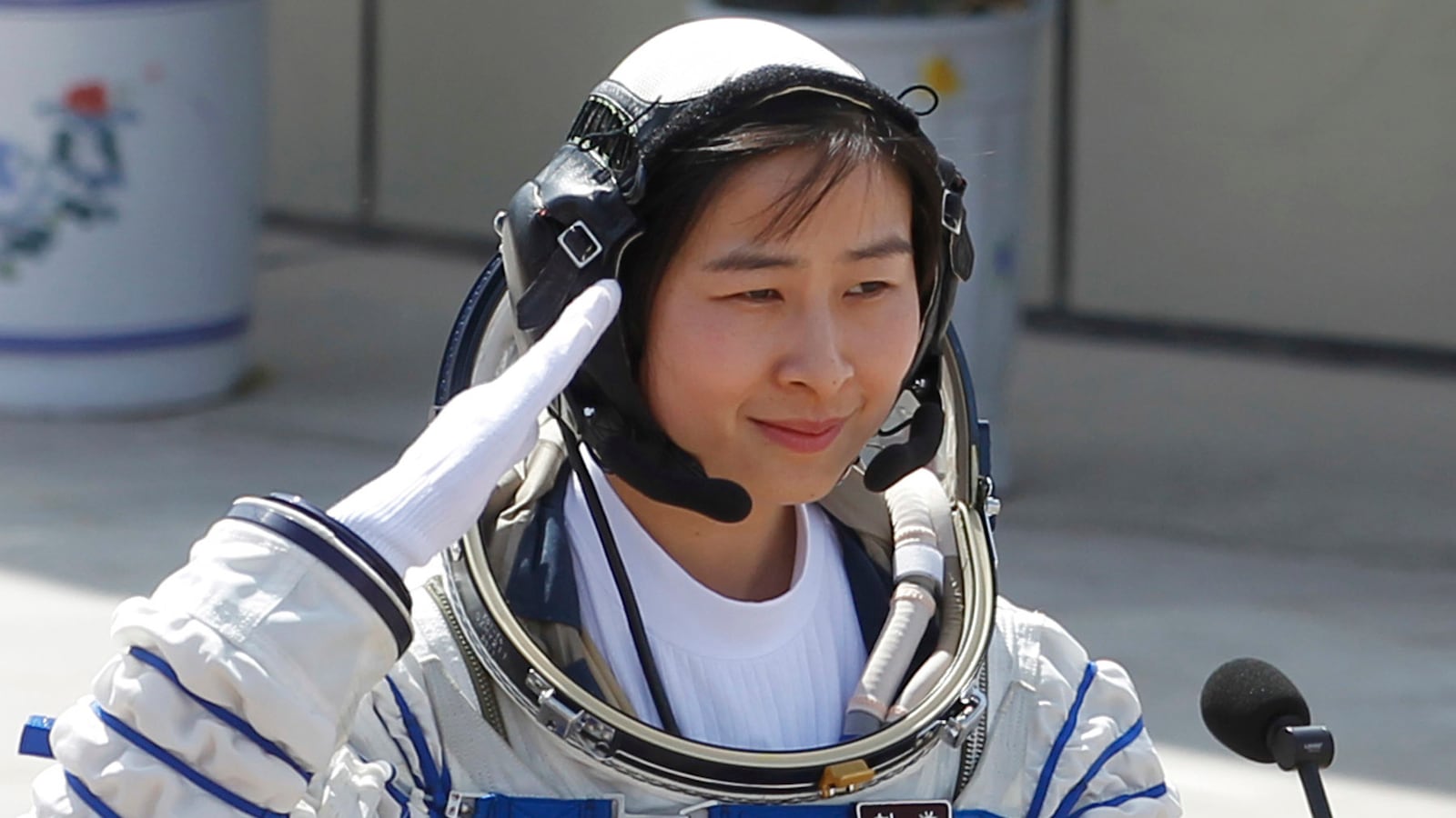 cheats/2012/06/16/china-s-launches-female-astronaut/chinese-space-woman-cheat_kqrmtv