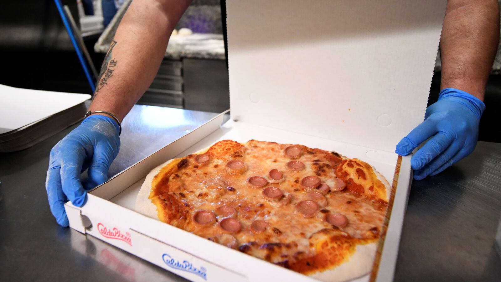 2020-04-27T114336Z_1337109282_RC2ZCG9YHAYT_RTRMADP_3_HEALTH-CORONAVIRUS-ITALY_wdqdc1