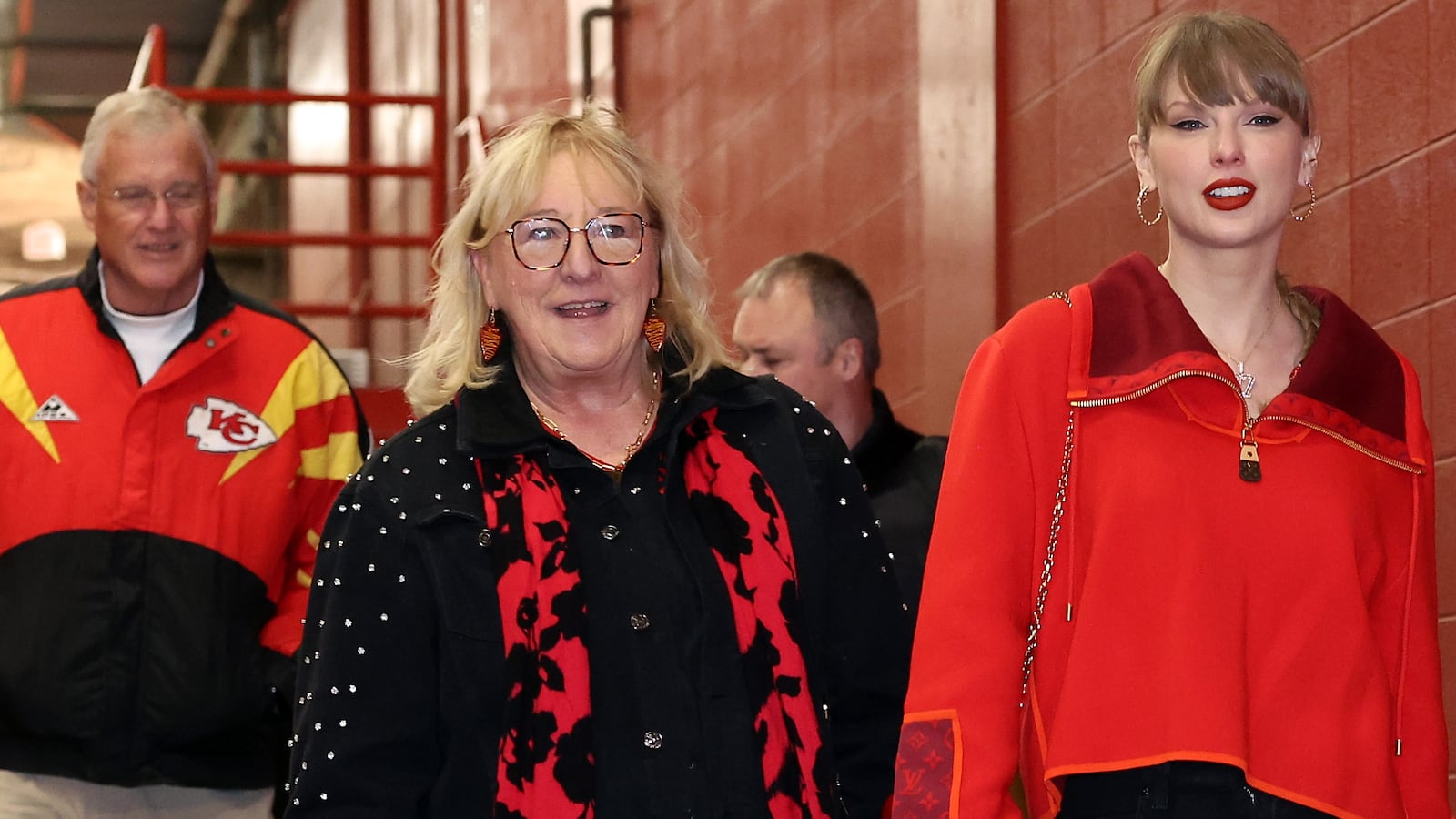 Taylor Swift, Donna Kelce, Arrive in Kansas City to Support Travis Kelce and Chiefs