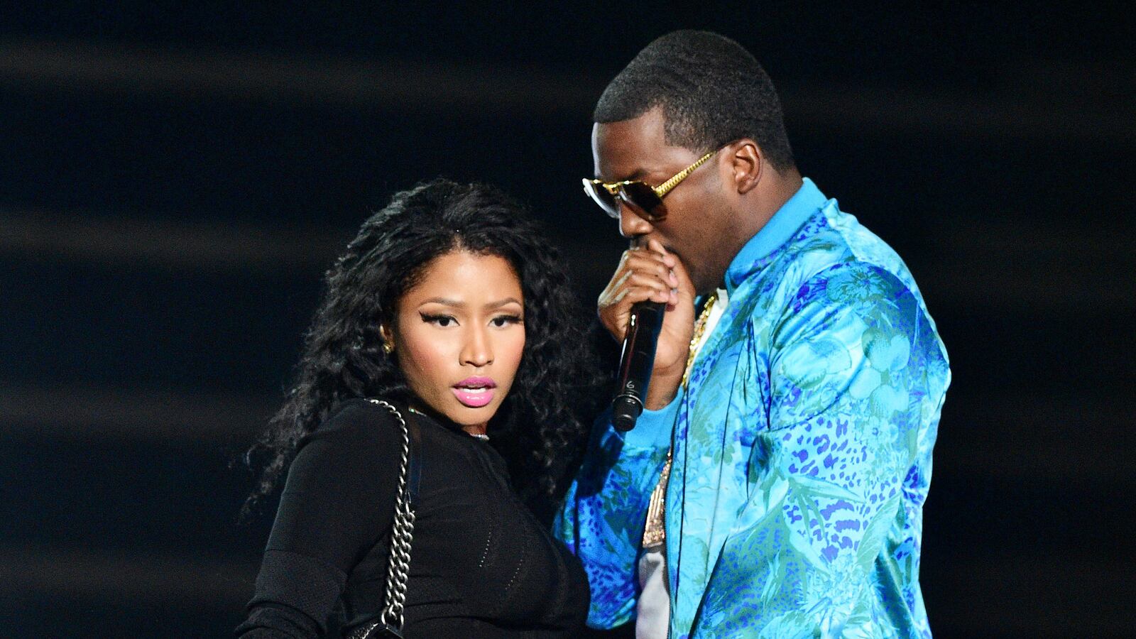 articles/2016/01/16/meek-mill-fires-back-with-drake-diss-track-five-months-after-getting-buried/151210-zimmerman-minaj-tease_stqgfv