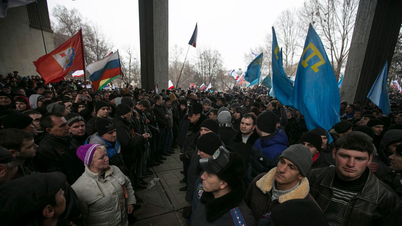 cheats/2014/02/27/armed-men-seize-crimea-parliament/140227-russia-crimea-cheat_xtvr0l