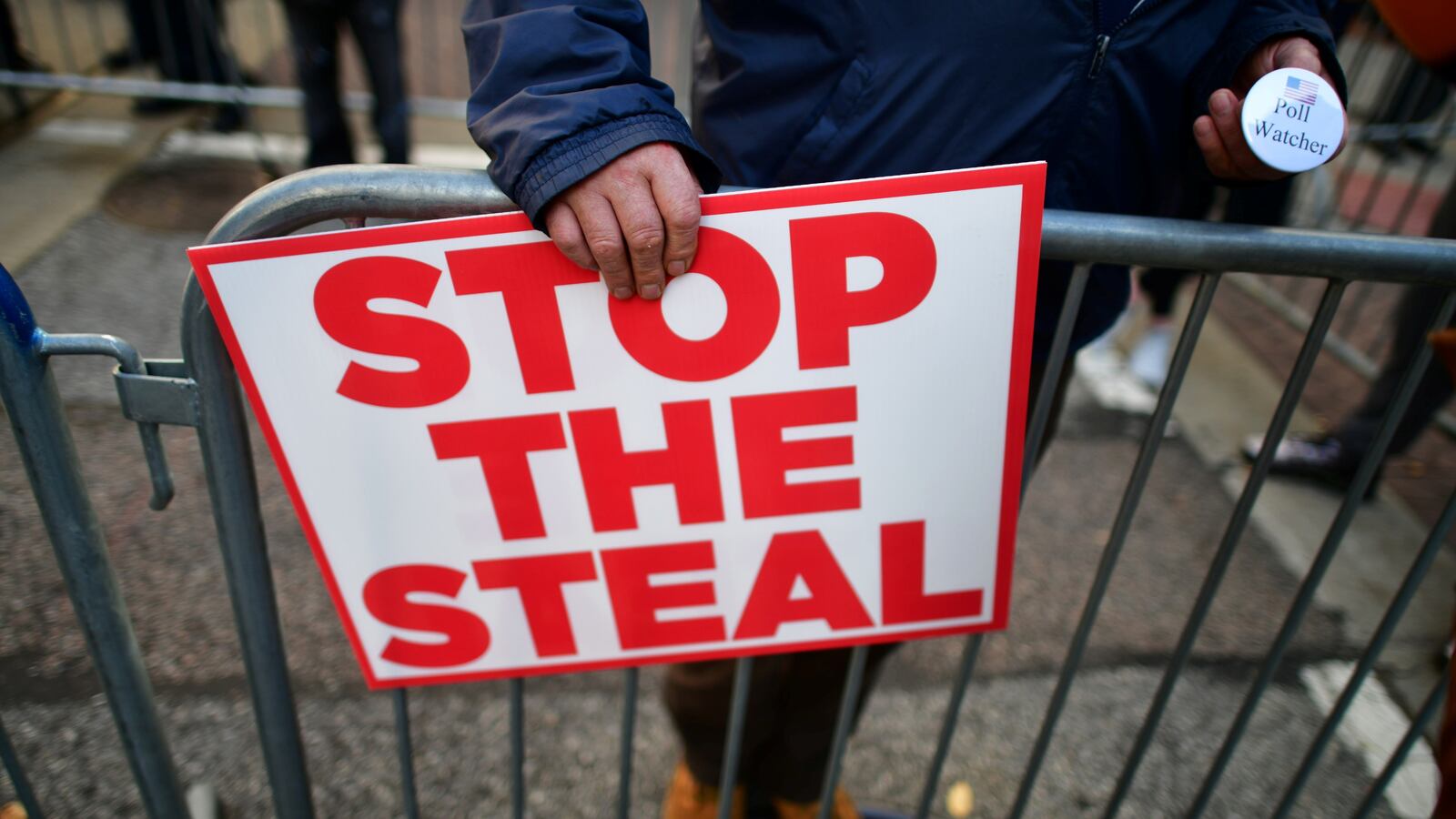 2020-11-06T182458Z_370621732_RC2UXJ9ECZ96_RTRMADP_3_USA-ELECTION_nfr29y