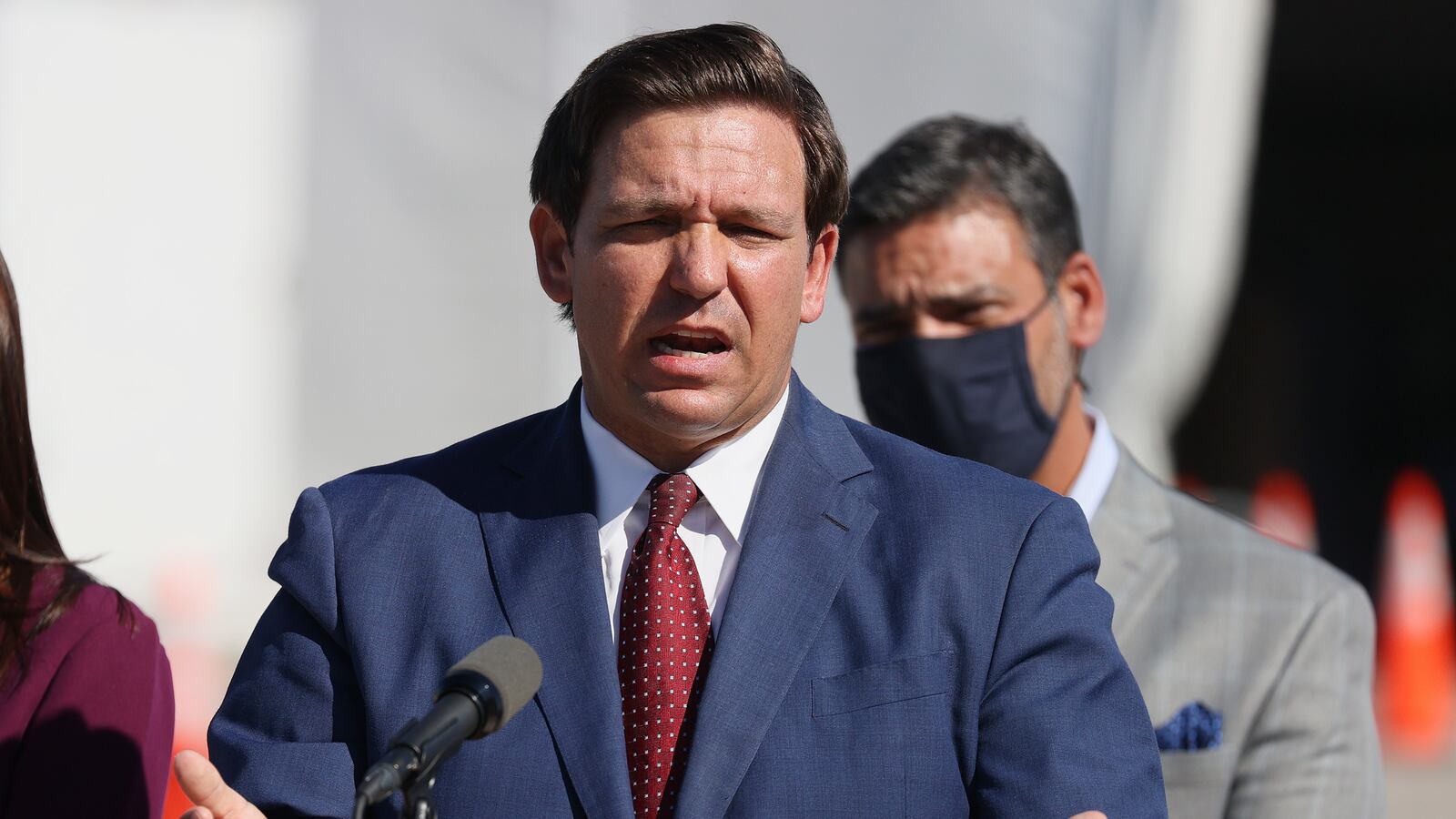 030921-desantis-cheat_ombmyj