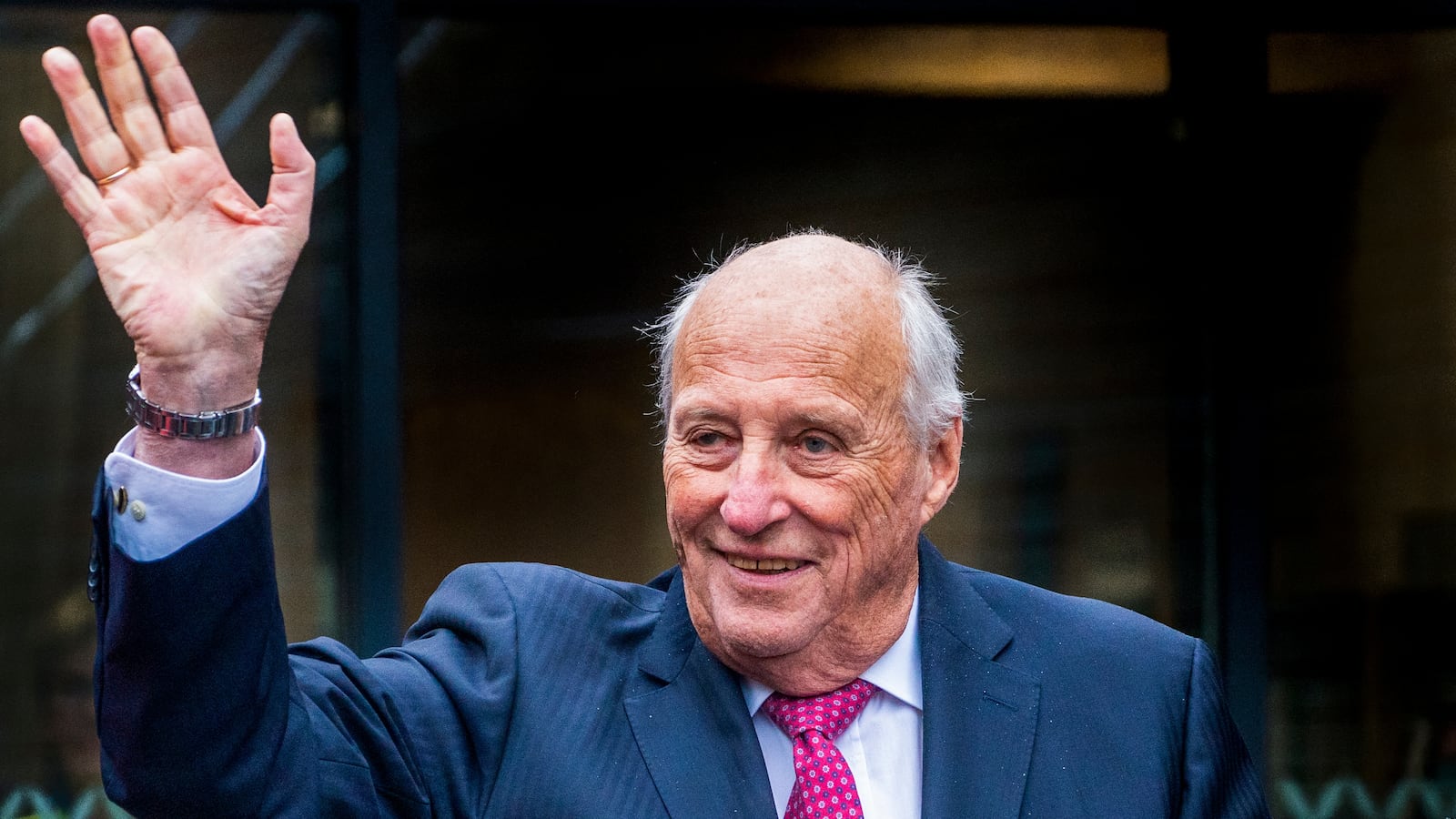 Picture taken on October 04, 2022 shows King Harald V of Norway as he visits Flesberg and Lampeland, Norway. Norway's King Harald V, Europe's oldest reigning monarch, died on August 28,2026 at the age of 89, the royal palace announced. (Photo by Terje Pedersen / NTB / AFP via Getty Images) / Norway OUT