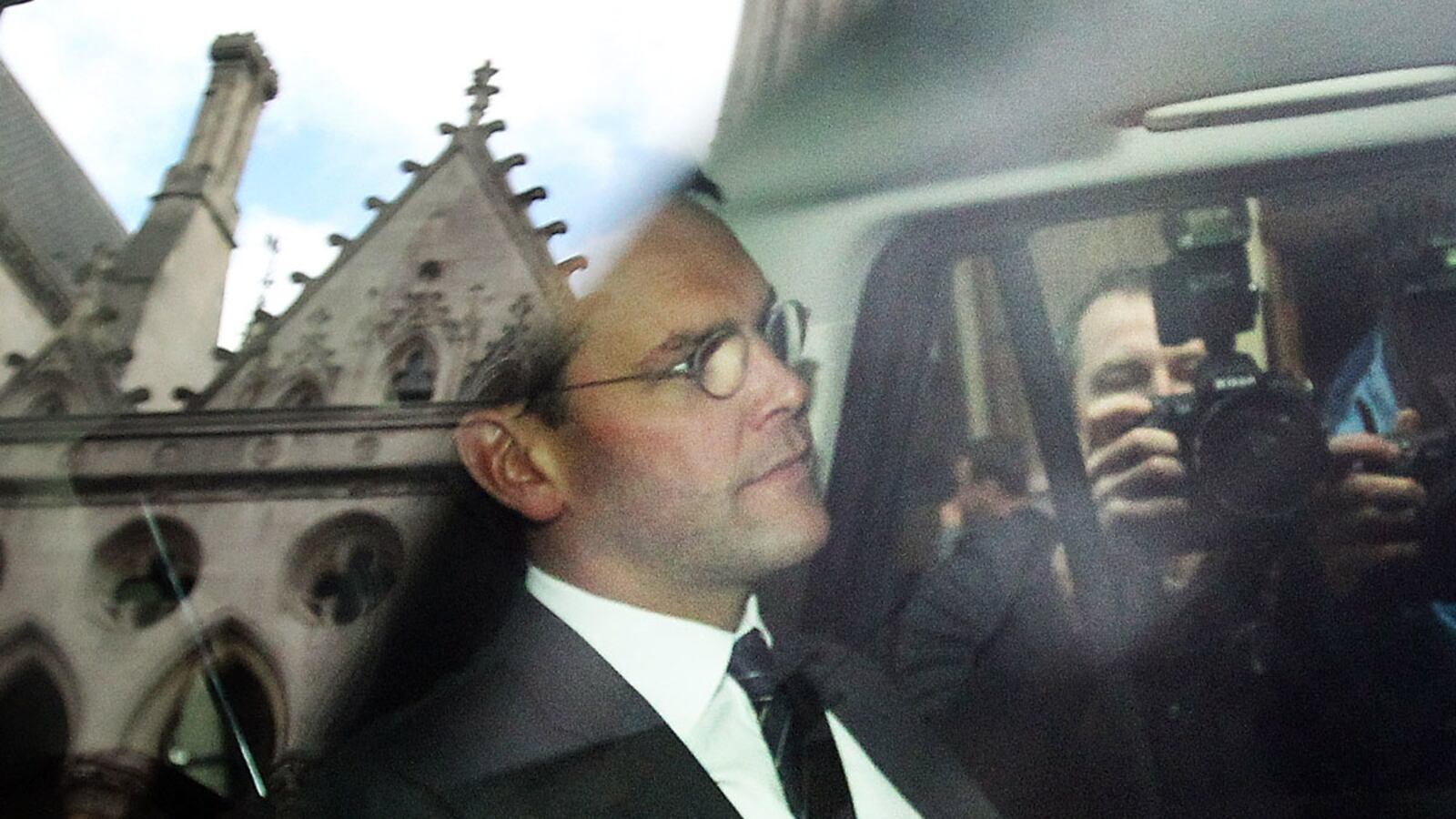 articles/2012/04/24/james-murdoch-grilled-at-leveson-inquiry/lead-counsel-grills-james-murdoch-giglio_gfjht5