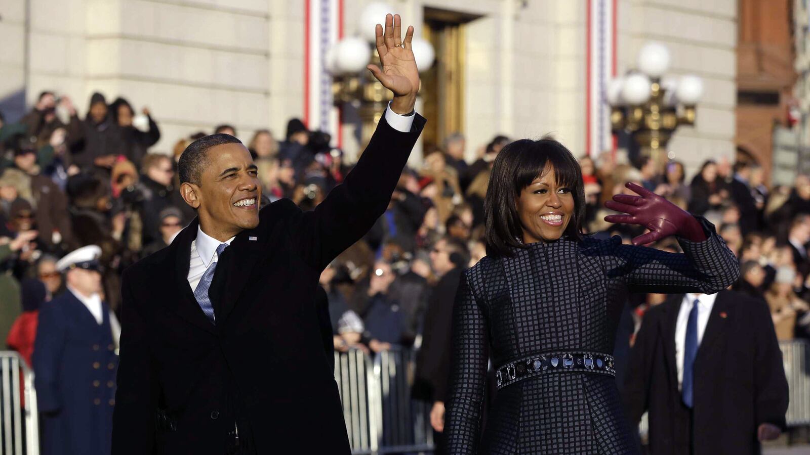 galleries/2013/01/21/president-obama-s-second-inauguration-photos/130121-barack-michelle-parade-wave_xpdjdt