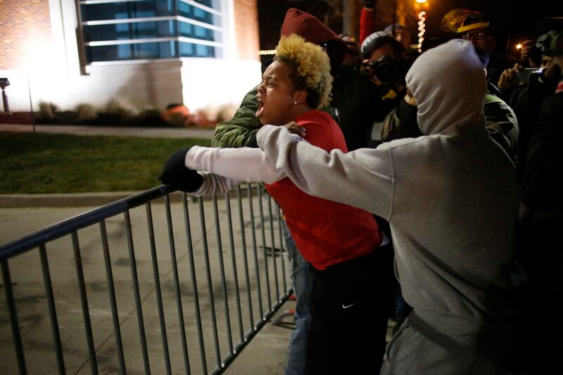 galleries/2014/11/24/fury-at-the-ferguson-decision-photos/141124-ferg-3_figdfp