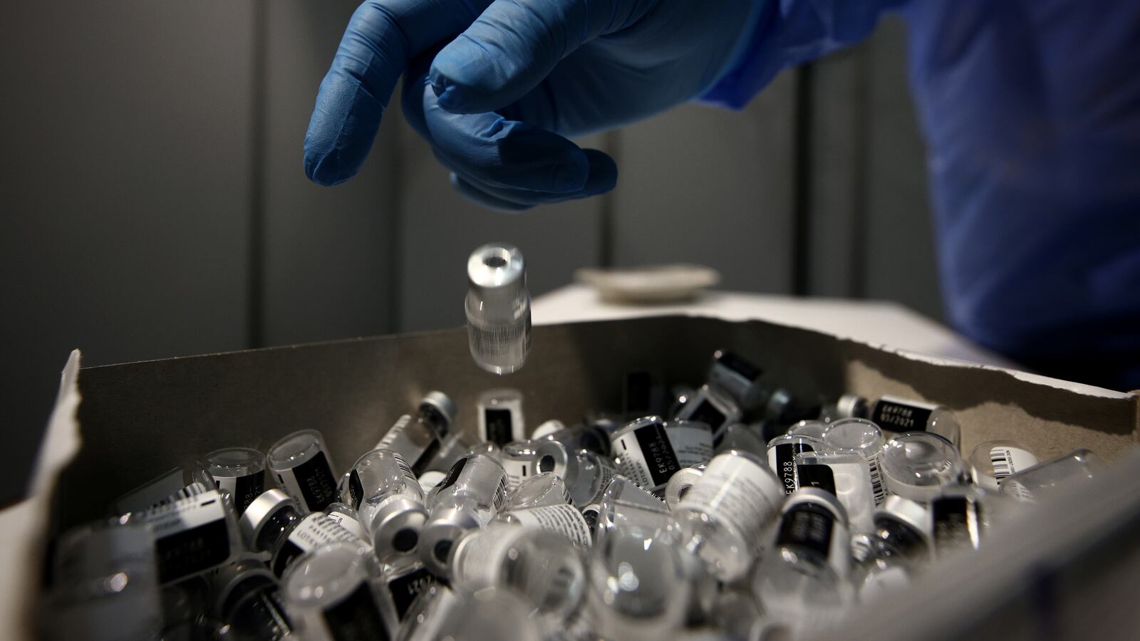 2021-02-07T192712Z_200863094_RC2VNL9IM7H3_RTRMADP_3_HEALTH-CORONAVIRUS-AUSTRIA-VACCINES_dammw0