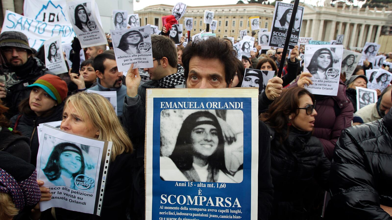 2011-12-18T120000Z_1982380330_GM1E7CI1SEC01_RTRMADP_3_ITALY_na6rgv