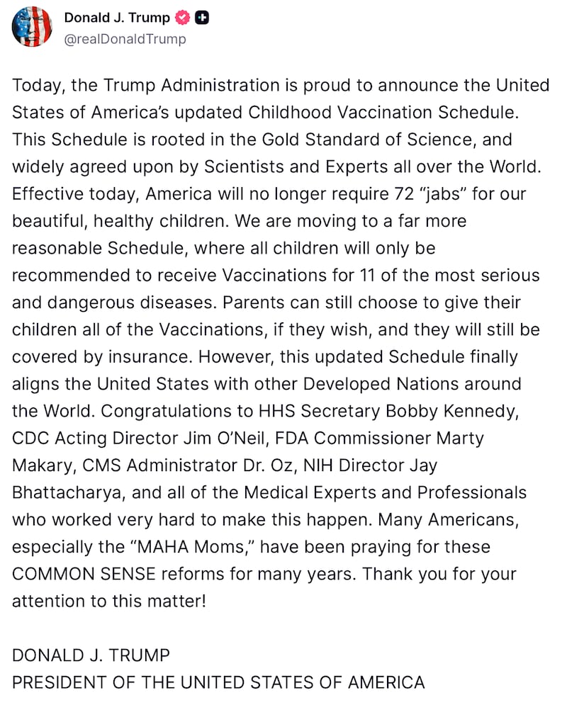 Donald Trump announces a reduction of vaccines for children on Truth Social.