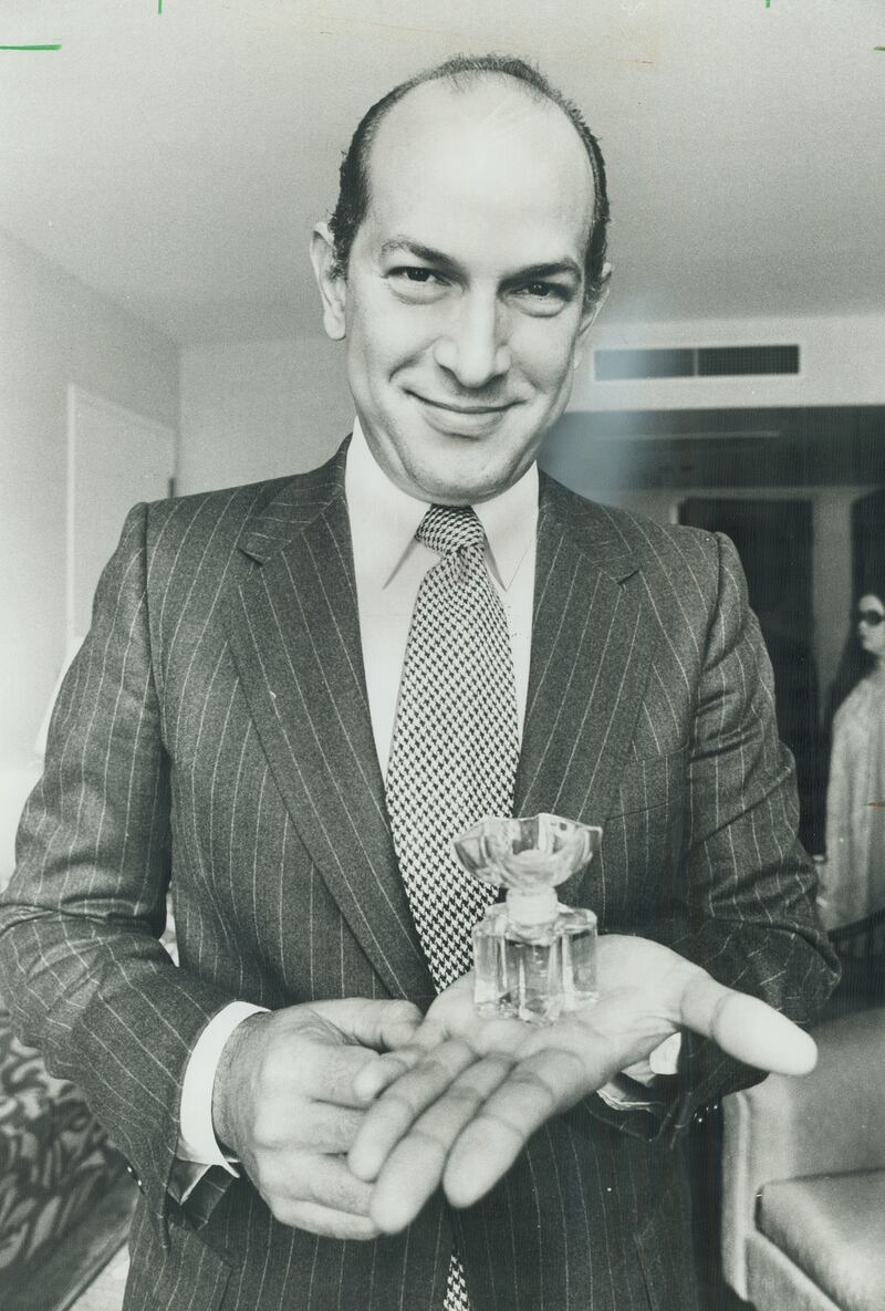 galleries/2014/10/21/oscar-de-la-renta-dead-at-82-his-life-in-photos/141020-oscar-4_gwfxol