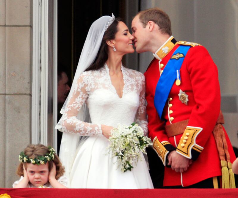 galleries/2011/04/29/royal-wedding-day/royal-wedding-day-kiss_ncwyo6