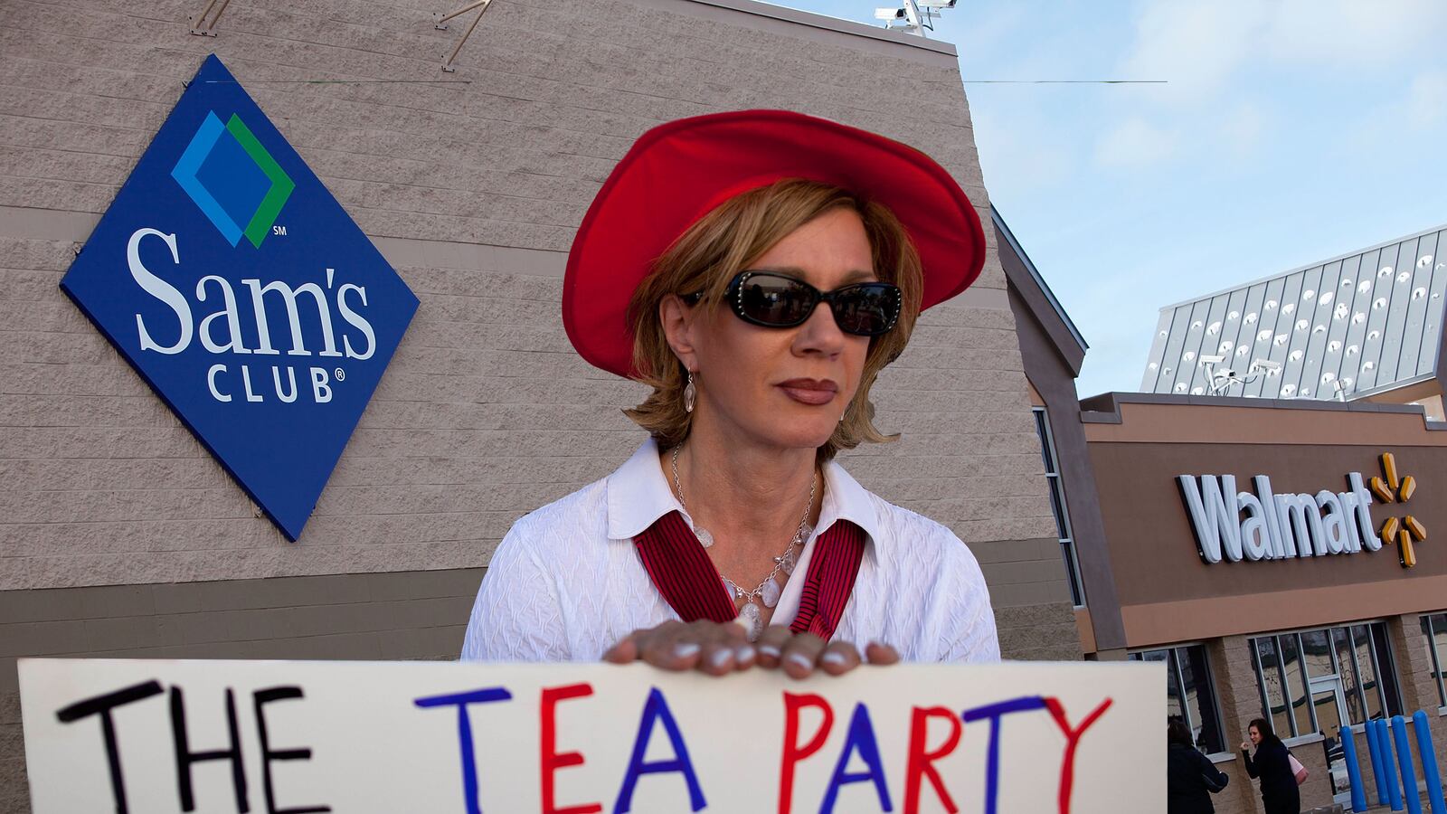 articles/2013/10/29/sam-s-club-republicans-vs-the-tea-party/131028-sams-club-republicans-tease_mitoif