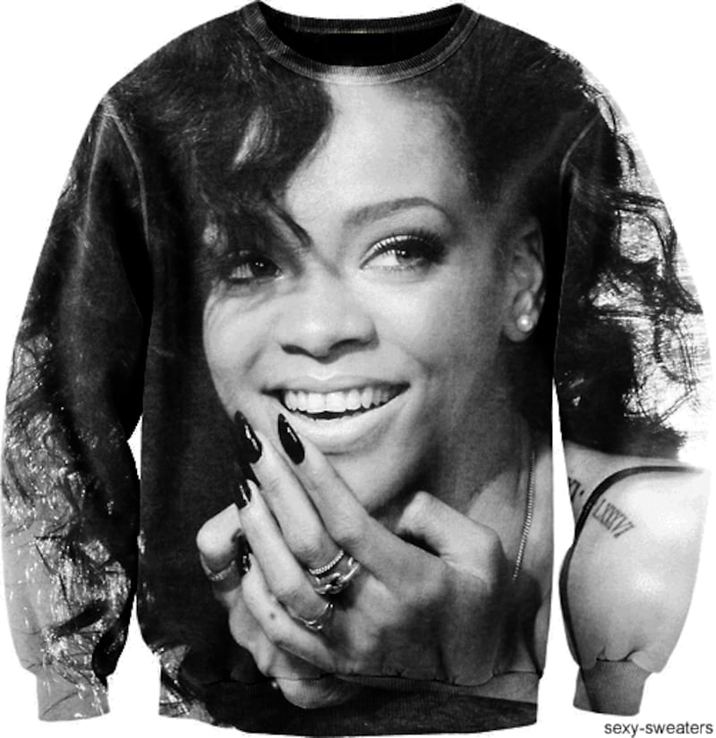 galleries/2012/11/22/justin-bieber-snooki-more-from-tumblr-s-sexy-sweaters-photos/rihanna_ndizhd