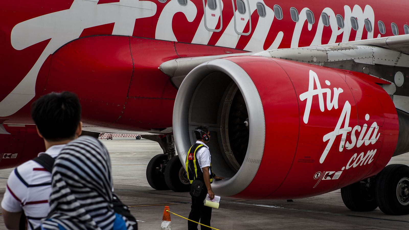 cheats/2014/12/29/airasia-jet-objects-spotted-during-hunt/141228-samuels-air-asia-tease_nczu3x