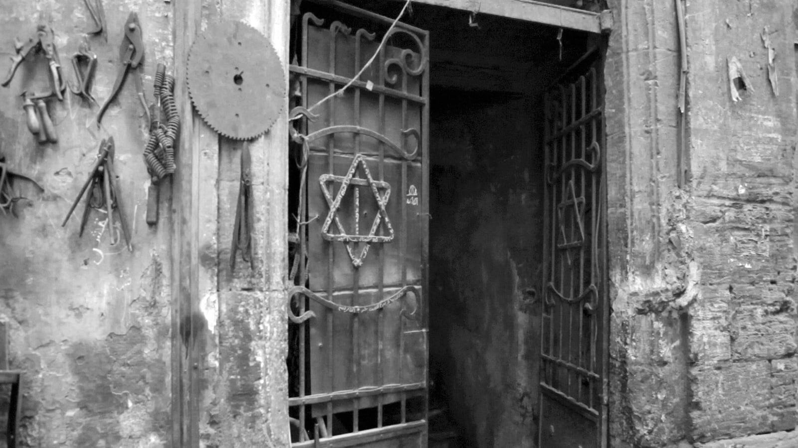 articles/2013/03/28/the-last-jews-of-egypt/130327-jews-pf-egypt-tease_m7n5gc