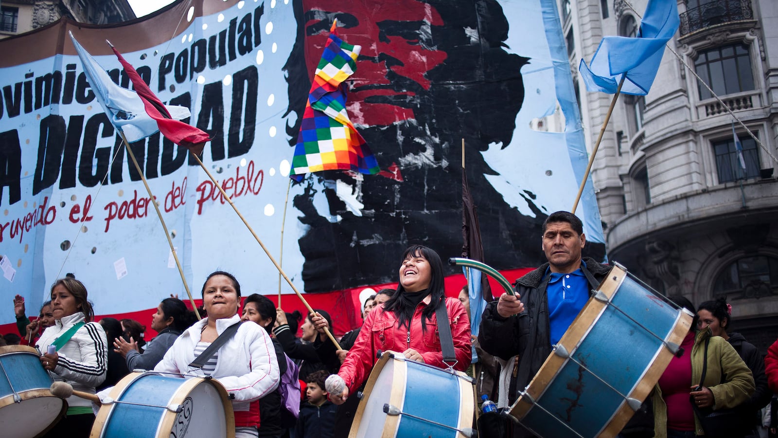 articles/2014/03/12/argentina-s-drag-drop-democracy/140311-campagna-argentina_ju18ym