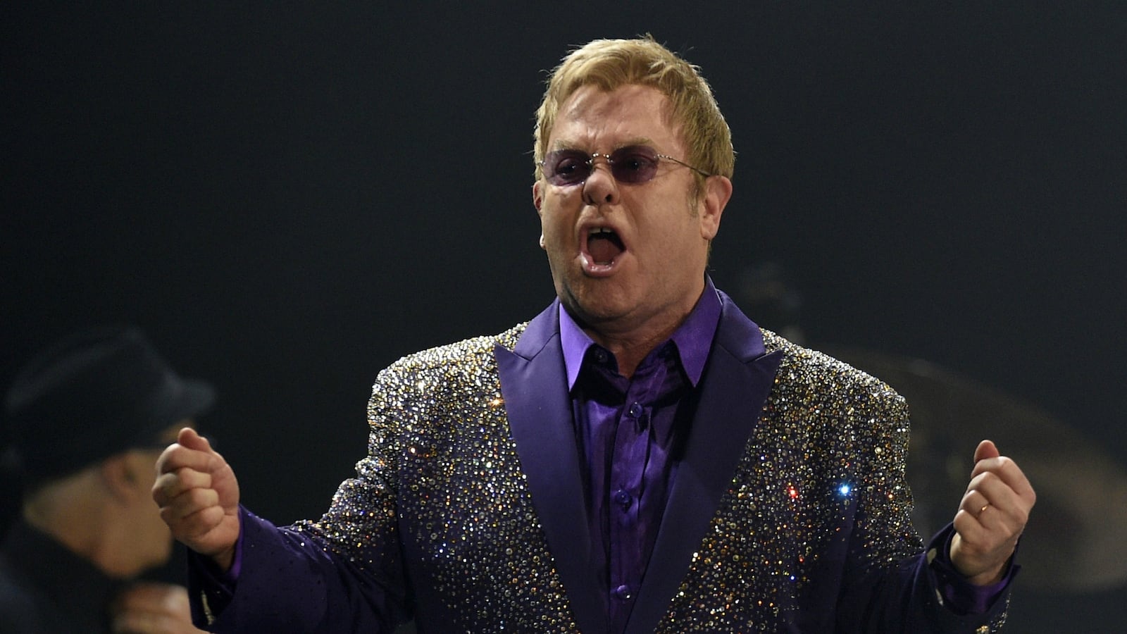cheats/2015/05/06/elton-john-pushes-congress-on-aids-fight/150317-elton-john-cheat_xpyprf