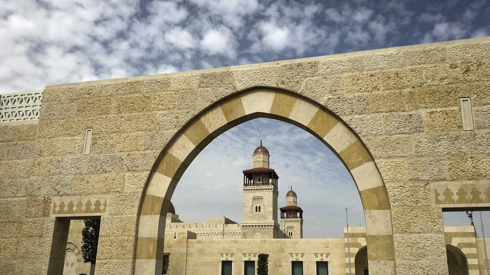 cheats/2015/11/09/2-american-trainers-killed-in-jordan/151109-jordan-cheat_i4sy9x