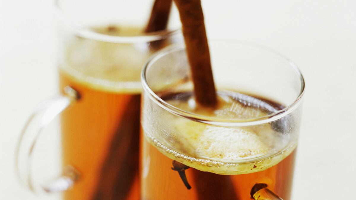 galleries/2011/11/20/hot-cocktails-for-winter-hot-apple-toddy-fall-leaves-and-more/hot-winter-cocktails-tease_gcttxn