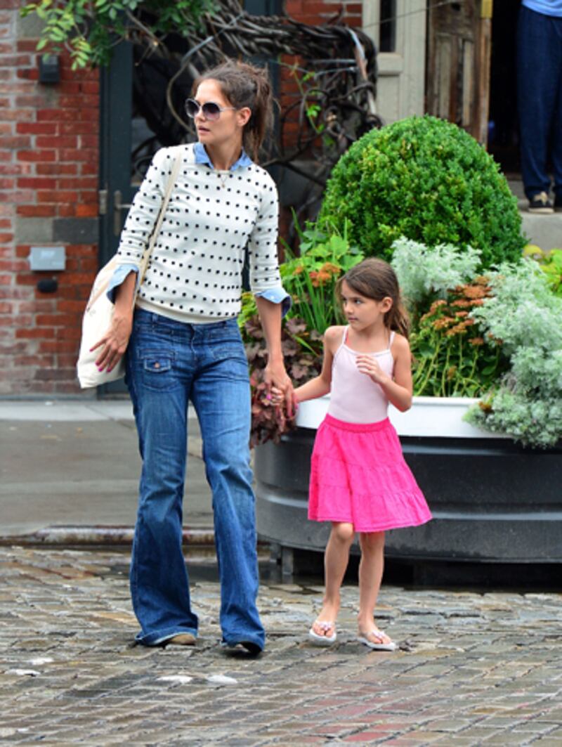 galleries/2012/08/05/suri-cruise-s-guide-to-new-york-city-bronx-zoo-pastis-more-photos/suri-cruise-pastis_a2pk57