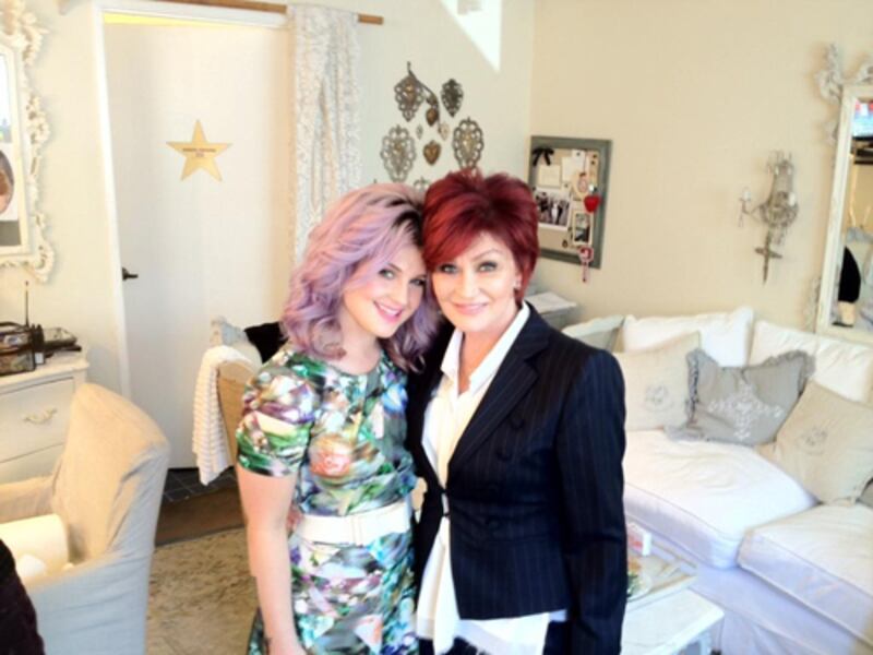 galleries/2012/04/08/taylor-swift-snoop-dogg-more-celebrity-twitter-pictures-photos/sharon-osbourne-celebrity-twitter-photos_wsr1yu