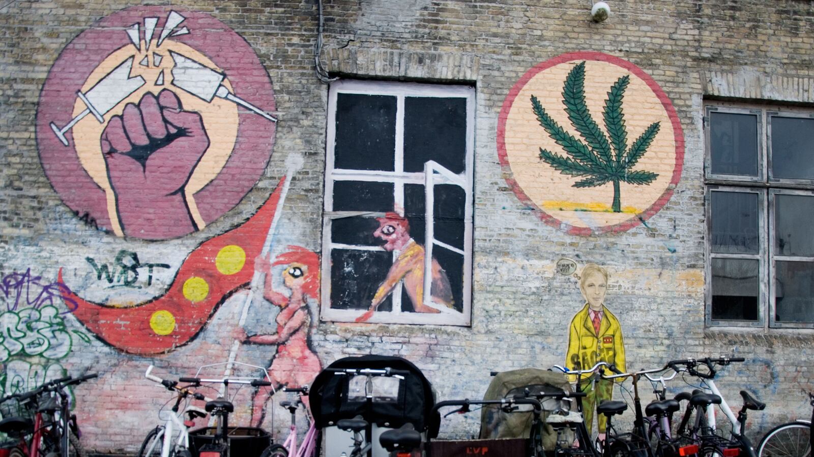 articles/2015/07/25/how-denmark-s-hippies-fought-for-their-druggy-paradise/150725-strochlic-denmark-tease_snkcqm