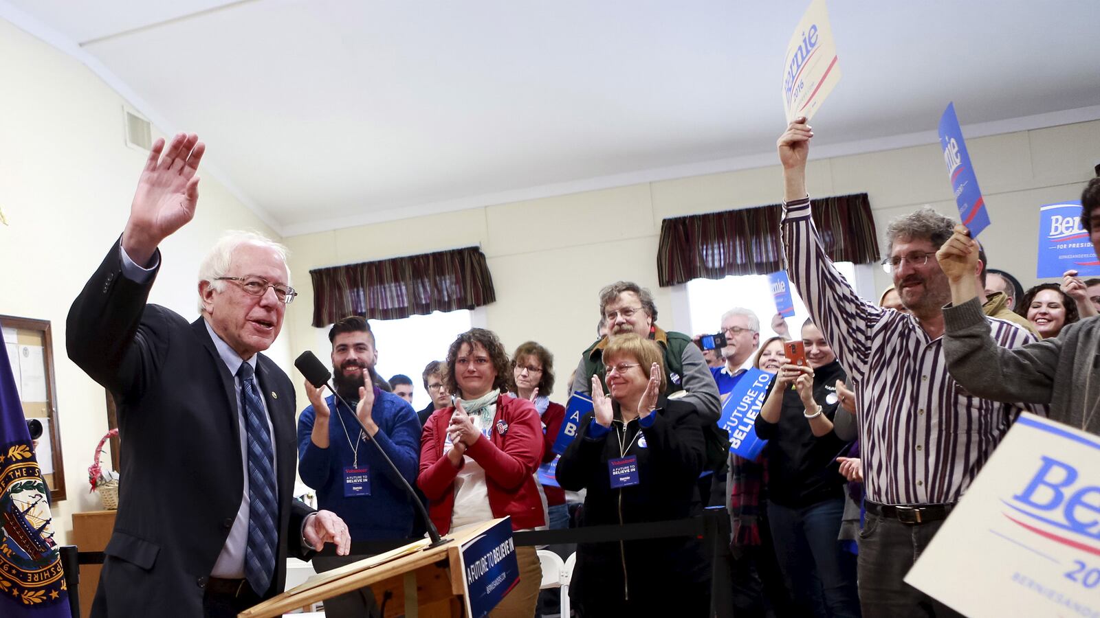 articles/2016/01/19/team-bernie-courts-the-grandparent-vote/160118-rynard-sanders-senior-center-tease_y0robm