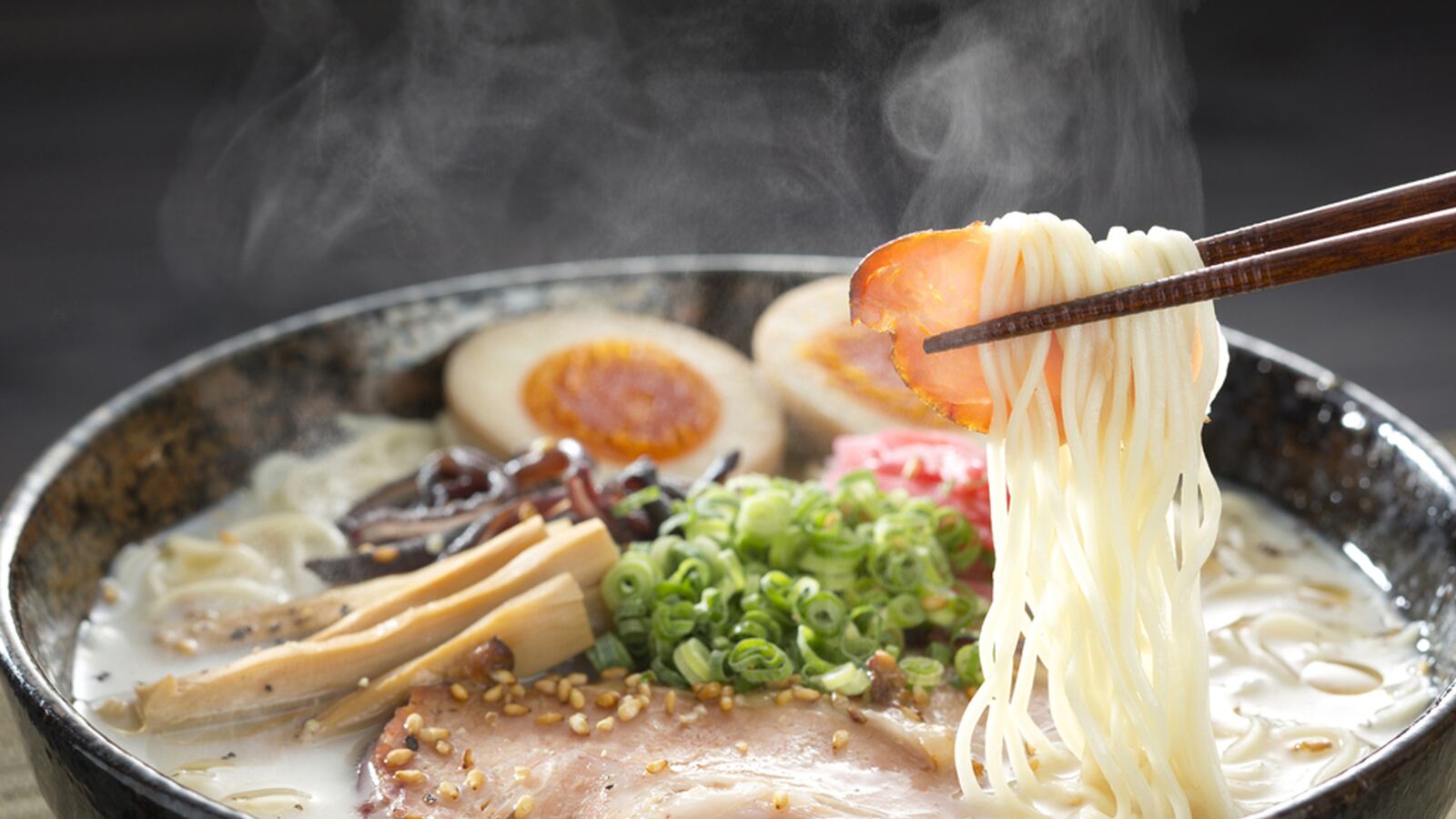 articles/2014/05/08/underground-ramen-s-mainstream-moment/140430-lexus-ramen-tease_c01o7w