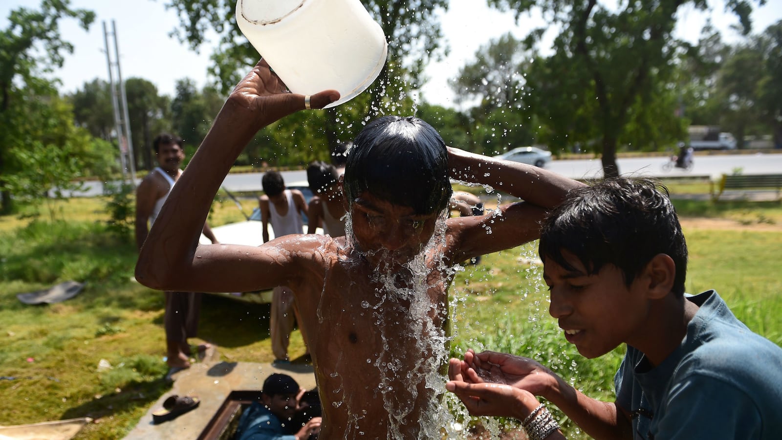 cheats/2015/06/22/at-least-130-dead-in-pakistan-heatwave/150622-pakistan-heatwave-cheat_mzduyj