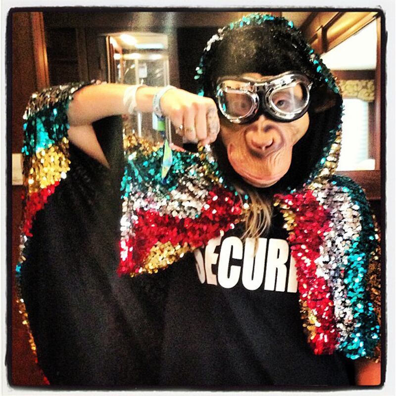 galleries/2013/06/29/cara-delevingne-marc-jacobs-more-fashion-instagrams-photos/130628-fashion-insta-10_oa2vho