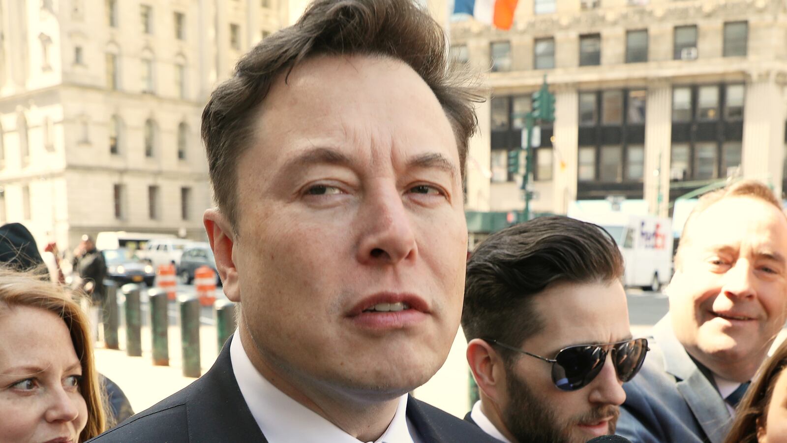 2019-04-04T173608Z_2043670280_RC1173538C90_RTRMADP_3_TESLA-MUSK-SEC_fcd7qv