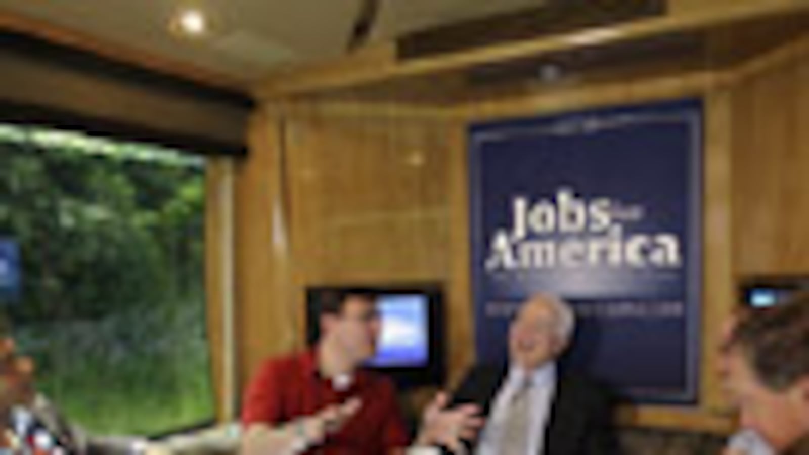 articles/2008/11/03/the-boys-on-the-bus/boys-bus_3153_z4hxrf